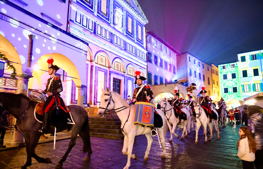 La Fanfara del 4° Reggimento Carabinieri a Cavallo si è esibita nelle vie del Centro Storico di Empoli