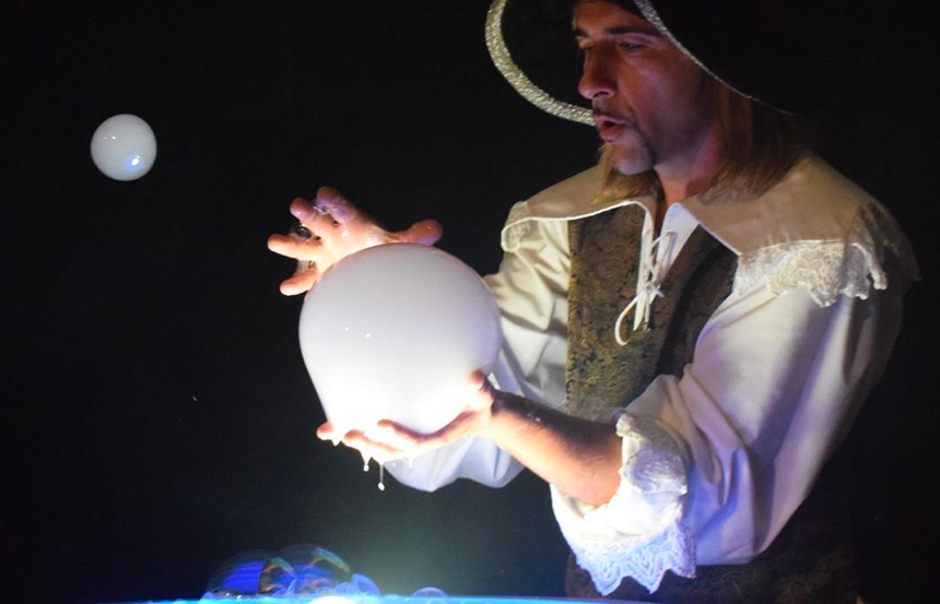 Riflettori accesi: al 'Mela Ridens. Un altro Carnevale' arrivano Burlamacco e Ondina. Il programma