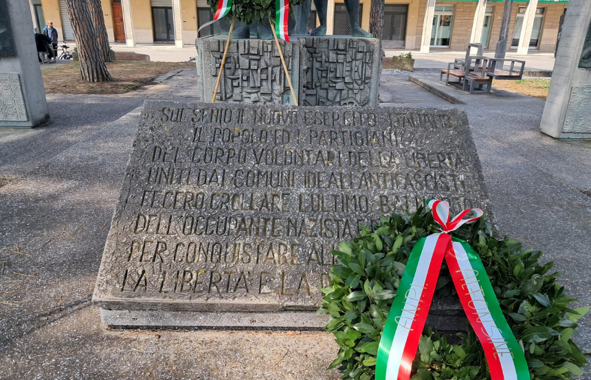 Il Gonfalone civico presente alla cerimonia dell'80esimo anniversario della battaglia del Senio e della liberazione di Alfonsine
