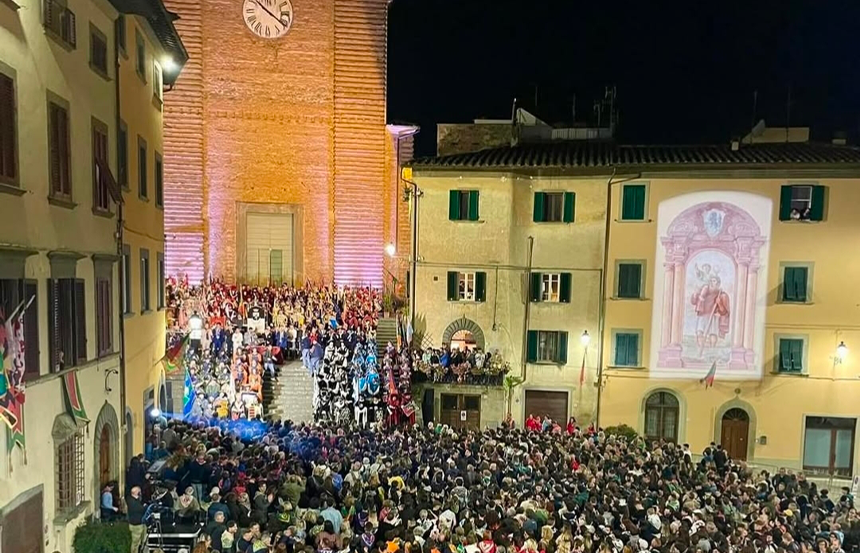 Fucecchio, il Cencio di Annalisa Betella e Stefania Gori emoziona piazza Vittorio Veneto