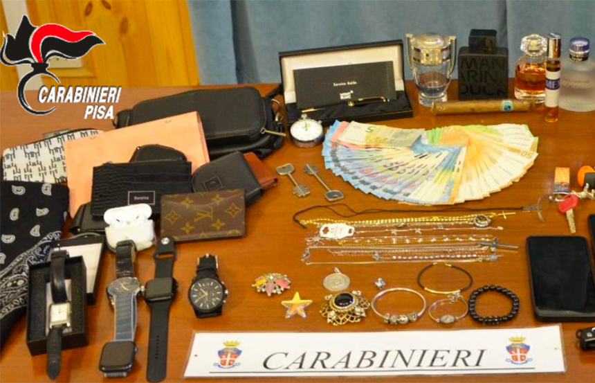 Pisa, fermati tre uomini per ricettazione: avevano contanti e oggetti rubati da un'abitazione a Empoli