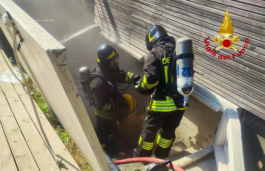 Incendio in un magazzino interrato a Pontedera: intervento dei Vigili del Fuoco evita danni alla struttura