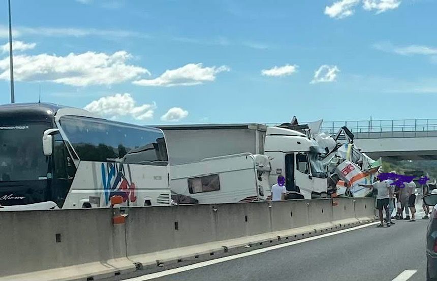 Tragedia in autostrada A1: purtroppo ci sono tre morti. Traffico bloccato