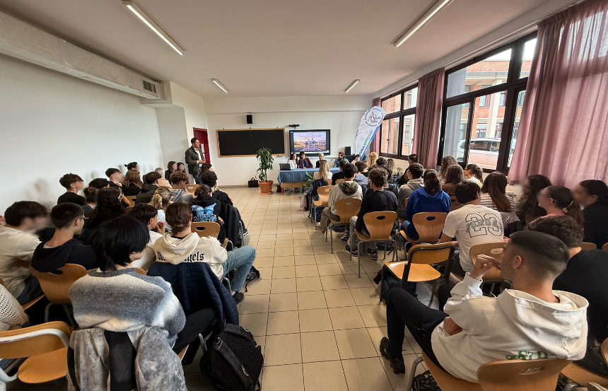 La ''favola della Versilia'' arriva al Checchi di Fucecchio: la storia di Emilia emoziona gli studenti