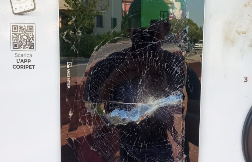 Vandalizzato l'eco-compattatore di Gambassi Terme