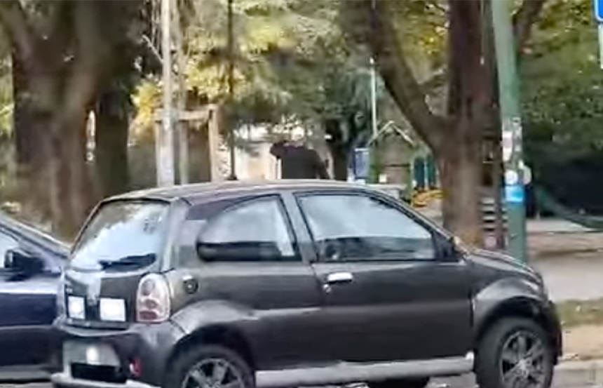 Empoli, donna aggredita e rapinata davanti al bar in via Cavour