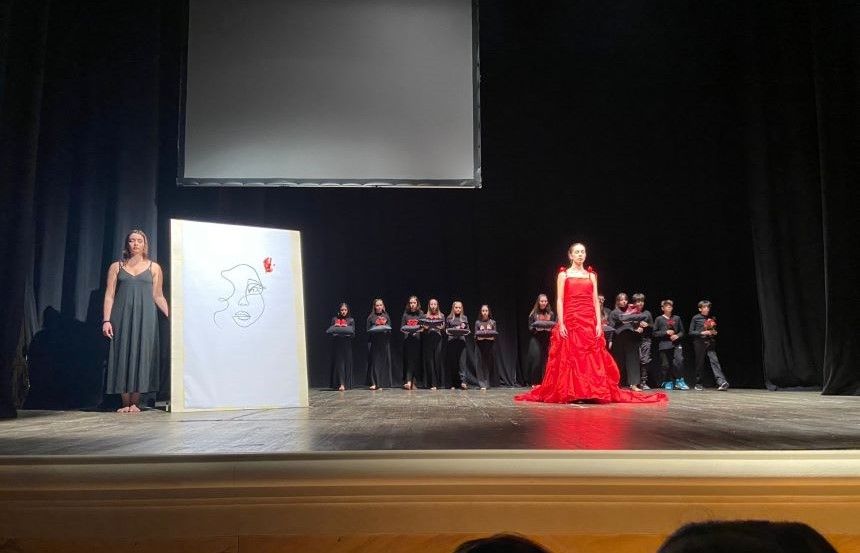 Castelfiorentino, teatro: raccolti 3.000 euro per i figli di Klodiana Vefa